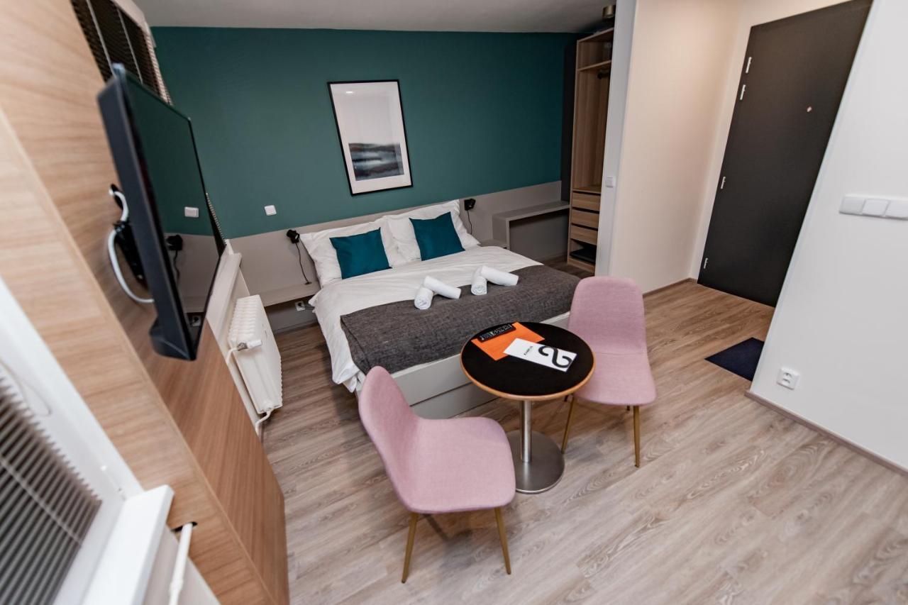 Apartments 4U: Kampus Upstairs Hradec Králové Buitenkant foto