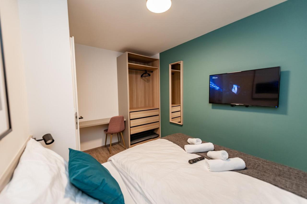 Apartments 4U: Kampus Upstairs Hradec Králové Buitenkant foto